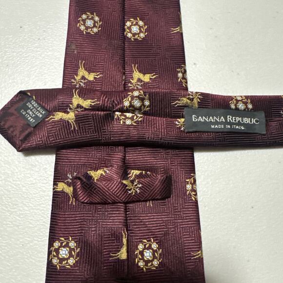 Banana Republic Silk Tie Made in Italy Christmas Holiday Reindeer Deer Burgundy - Picture 2 of 5